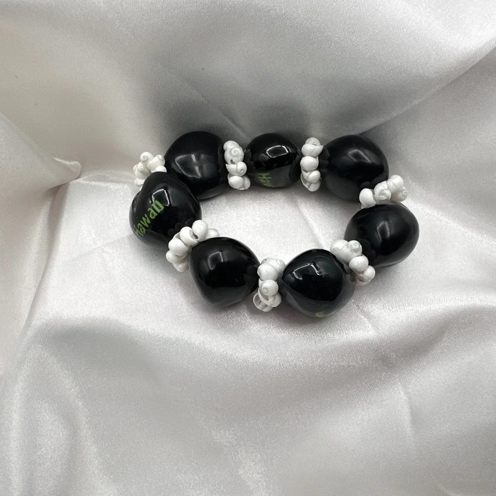 Vintage 90s Hawaii Kukui Nut Shell Bracelet Boho Tropical Luau Beach Jewelry
